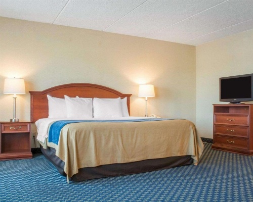 Comfort Inn & Suites Rochester Niagara Falls image 7