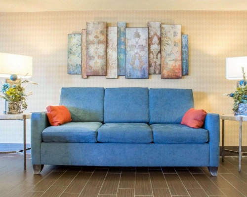 Comfort Inn & Suites Rochester Niagara Falls image 8